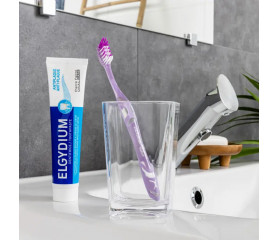 PIERRE FABRE ELGYDIUM Antiplaque - toothbrush